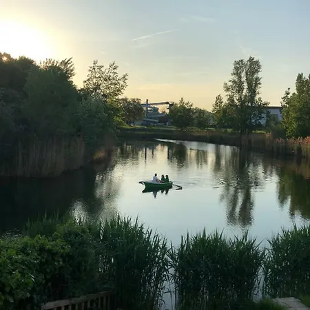 Lake Residence アパート *